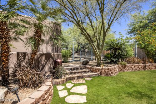 2020 Bethany Home Rd, Phoenix AZ 85014-2434 exterior