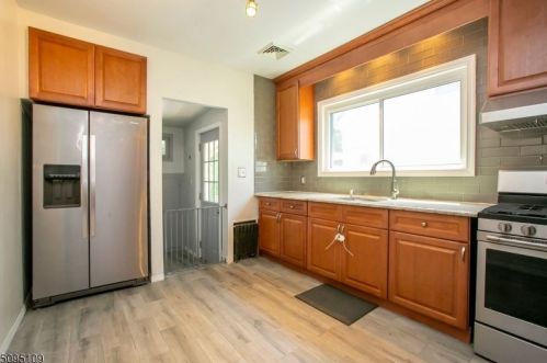 36 Perry St, Belleville, NJ 07109-2033