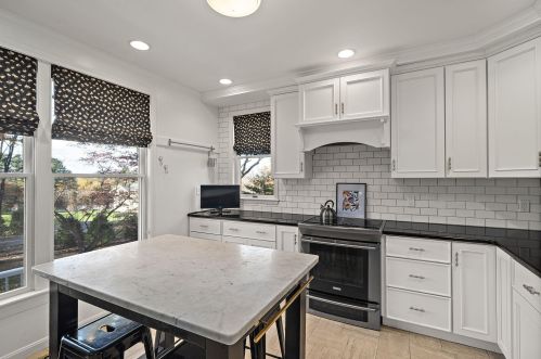 333 Brush Hl Rd, Milton MA 02186-1030 exterior