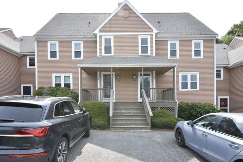 604 Brookhaven Ln, Woonsocket, RI 02895-2767