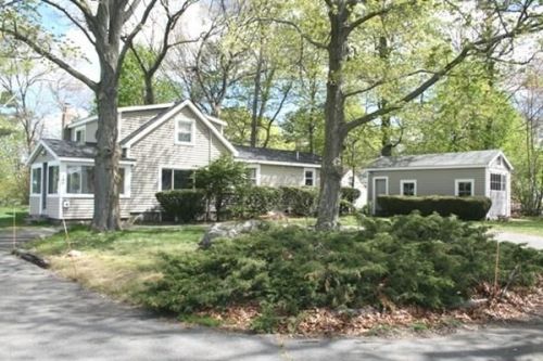 146 Moulton Dr, Lynnfield MA  01940-1576 exterior