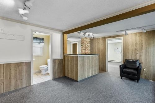 1062 Taunton Ave, Seekonk MA 02771-3111 exterior