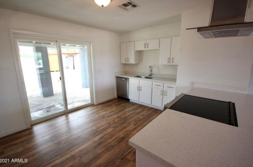 2908 Bloomfield Rd, Phoenix AZ 85029-2950 exterior