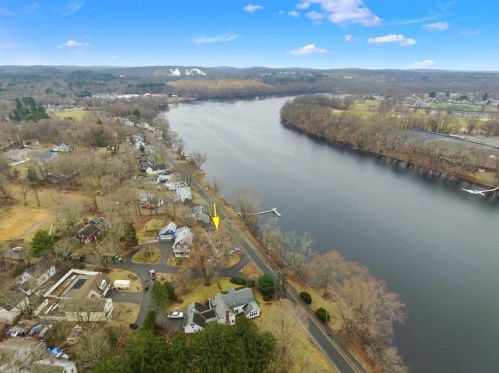 342 Main St, Groveland MA 01834-1346 exterior