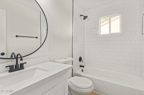 1352 Clarendon Ave, Phoenix AZ 85033-4121 exterior