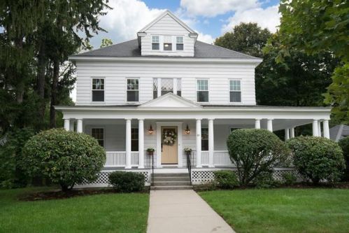 28 Beeching St, Worcester, MA 01602-1402