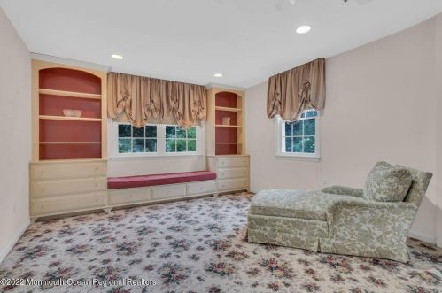 52 Laurel Dr, Little Silver NJ 07739-1416 exterior