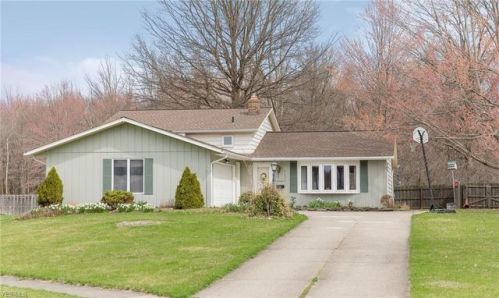 8634 Ashwood Dr, Cleveland, OH 44149-1123