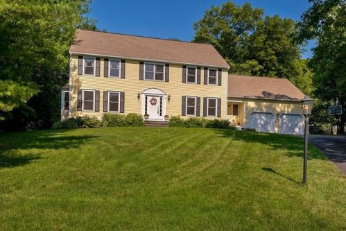 26 Darlene Dr, Southborough MA  01772-2057 exterior