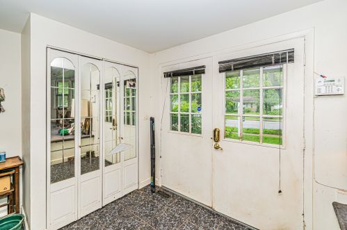 548 Ashbury Ave, Lemont, IL 60440-1202