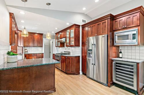 182 Pinckney Rd, Little Silver NJ 07739-1015 exterior