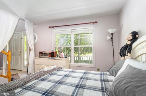 15 Sussex Dr, Carlisle PA 17013-4804 exterior