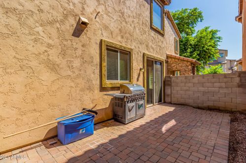 1948 77th Gln, Phoenix AZ 85035-5055 exterior