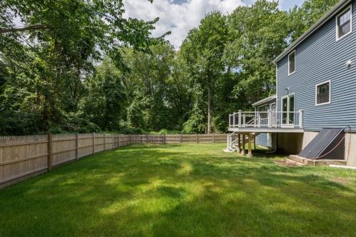 142 Donnellan Cir, Weymouth MA 02191-1762 exterior