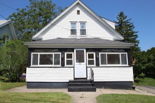 631 Sunderland Rd, Worcester, MA 01604-1438