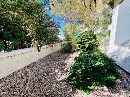 9417 51st St, Phoenix, AZ 85044-5686