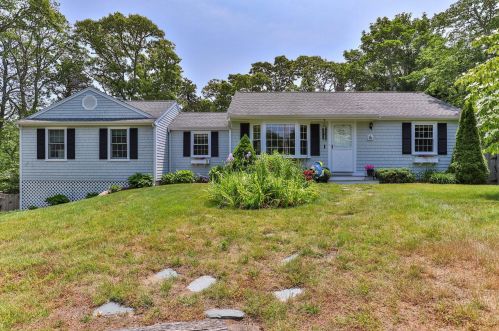 2 Uncle Zlotis Rd, Chatham, MA 02633-1595