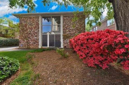 3668 Kingsboro Rd, Atlanta GA  30319-1320 exterior