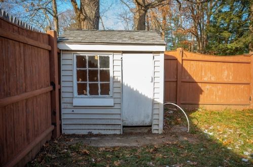 23 Burroughs Rd, North Reading MA 01864-1203 exterior