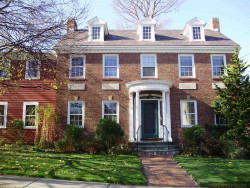 83 Grasmere St, Newton, MA 02458-2210