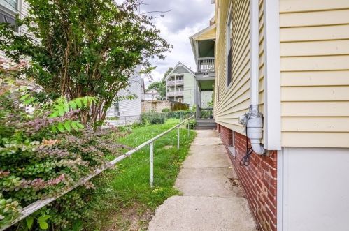 30 Esther St, Worcester MA 01607-1036 exterior