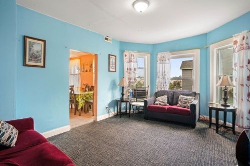 142 Marlborough St, Chelsea MA 02150-2910 exterior