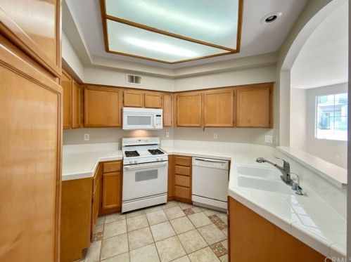 8070 Treeview Ct, Anaheim CA 92808-1553 exterior