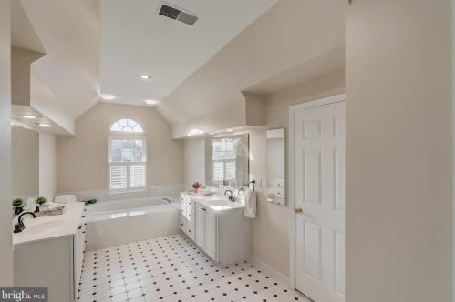 6920 Mystic Wood Way, Columbia MD 21044-4914 exterior