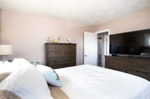 38 Clearview Ave, Fall River MA 02726-4801 exterior