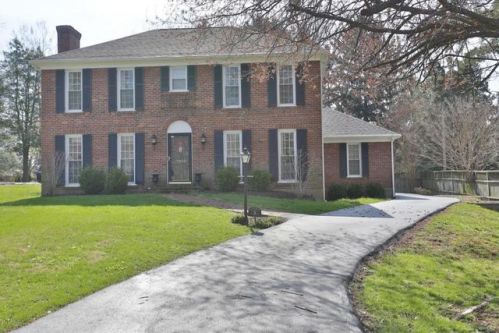 7904 Circle Crest Rd, Louisville, KY 40241-2810