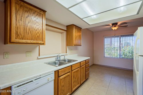 2324 Cactus Rd, Phoenix AZ 85032-7609 exterior