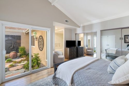 24 Whistling Swan, Irvine CA 92604-4527 exterior