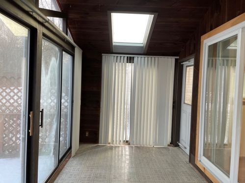 7 Fairfax St, Burlington MA  01803-2830 exterior