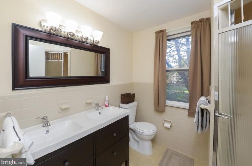 645 Kings Hwy, West Deptford NJ 08096-3129 exterior