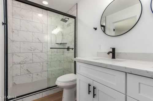 2544 Clarendon Ave, Phoenix AZ 85033-4124 exterior