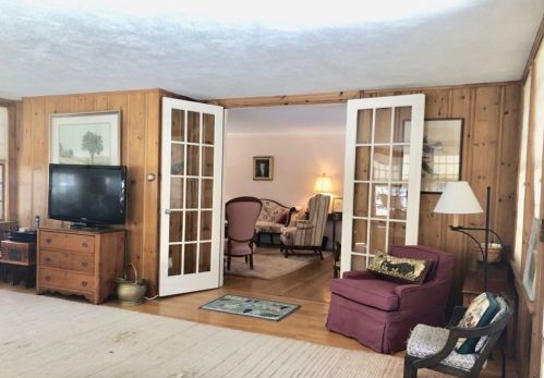 32 Old Farm Rd, Dedham MA 02026-4115 exterior