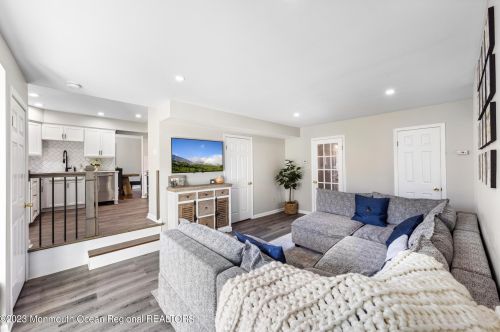 450 Branch Ave, Little Silver NJ  07739-1111 exterior