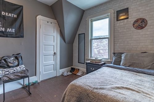 285 Earle St, New Bedford MA 02746-1814 exterior