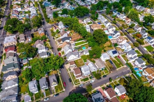 479 Dewitt Ave, Belleville NJ 07109-2508 exterior