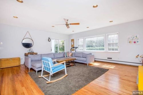 6 Oxford Pl, Cresskill NJ  07626-1625 exterior