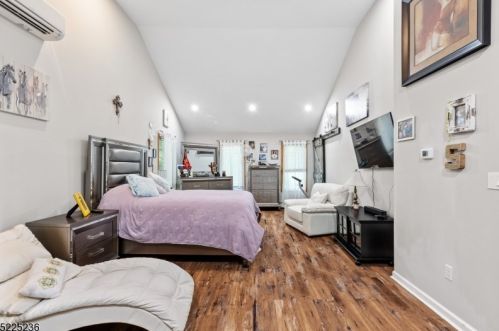 240 Skyline Lake Dr, Skyline Lakes NJ  07456-1959 exterior