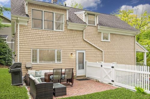 34 Thurston Rd, Newton MA 02464-1244 exterior