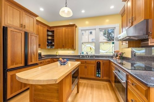 57 Grove Hill Ave, Newton MA 02460-2335 exterior