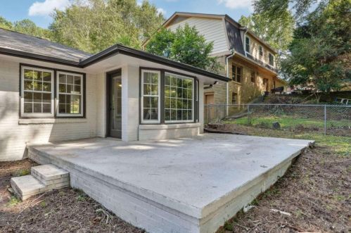 2022 Deren Way, Atlanta GA  30345-3710 exterior