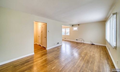 111 6th St, Cresskill NJ  07626-2003 exterior