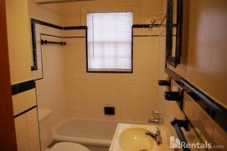 208 Breckenridge Ln, Louisville KY  40207-3844 exterior