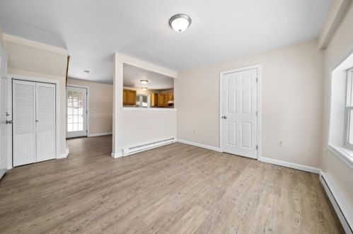 8 Ledge St, Sutton MA 01590-1665 exterior