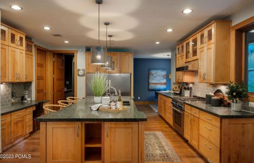 2505 Bear Holw Dr, Park City UT 84098-8524 exterior