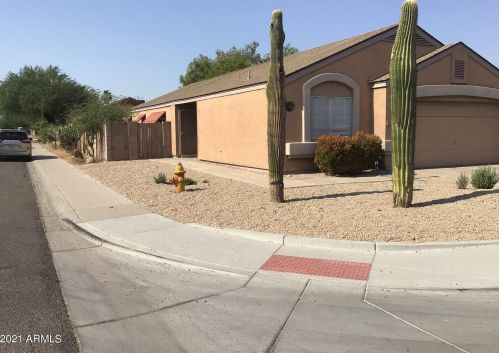 2838 Campo Bello Dr, Phoenix, AZ 85032-1925