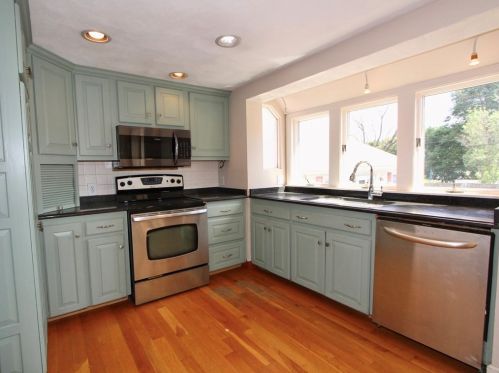 480 Sunderland Rd, Worcester, MA 01604-1364